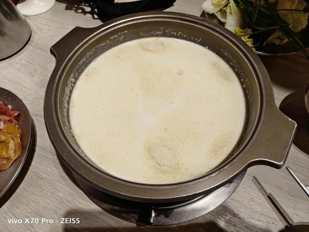 【新莊美食】 韓哥哥銅盤烤肉3訪，久久沒吃會想念的銅盤烤肉和牛奶鍋