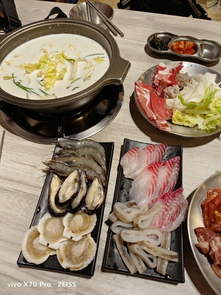 【新莊美食】 韓哥哥銅盤烤肉3訪，久久沒吃會想念的銅盤烤肉和牛奶鍋