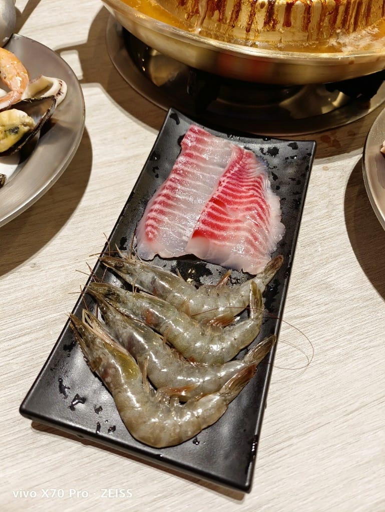 【新莊美食】 韓哥哥銅盤烤肉3訪，久久沒吃會想念的銅盤烤肉和牛奶鍋