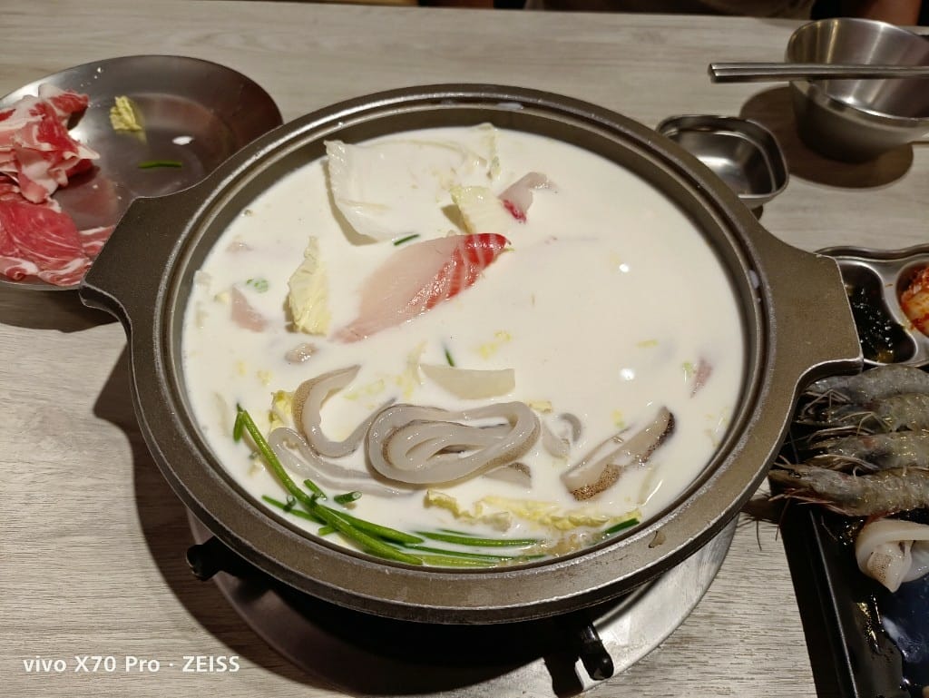 【新莊美食】 韓哥哥銅盤烤肉3訪，久久沒吃會想念的銅盤烤肉和牛奶鍋