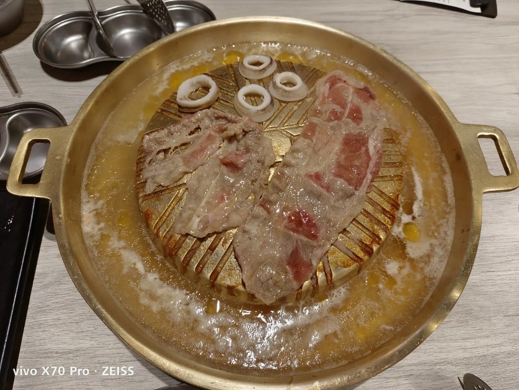 【新莊美食】 韓哥哥銅盤烤肉3訪，久久沒吃會想念的銅盤烤肉和牛奶鍋