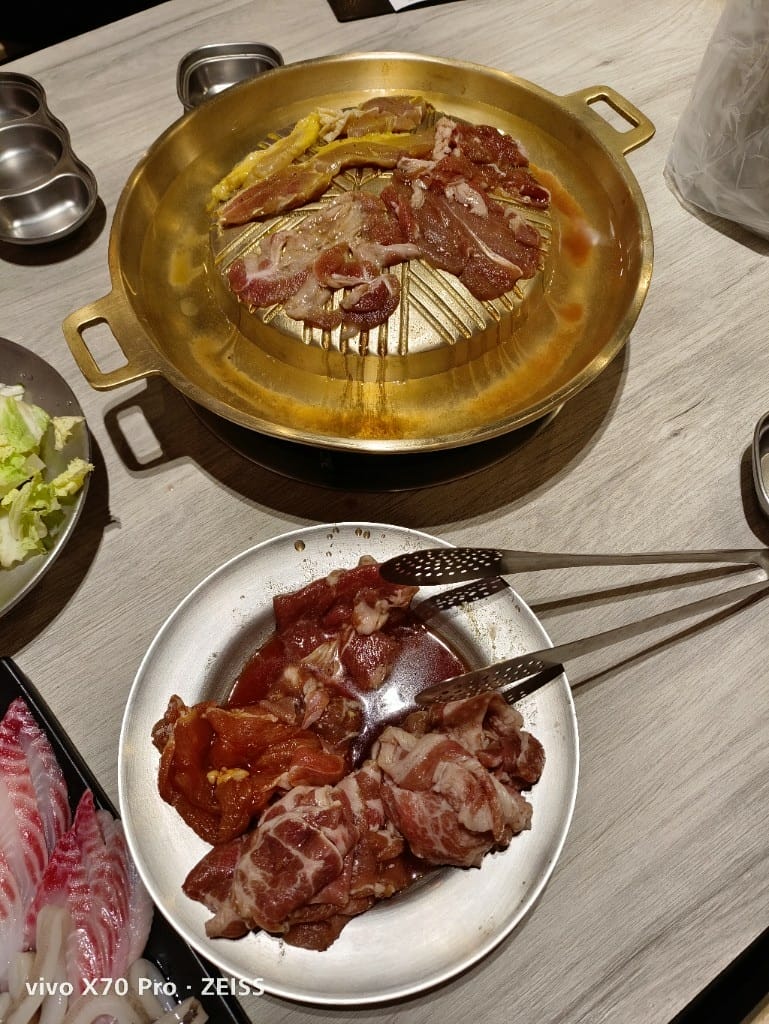 【新莊美食】 韓哥哥銅盤烤肉3訪，久久沒吃會想念的銅盤烤肉和牛奶鍋
