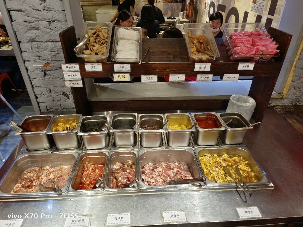 【新莊美食】 韓哥哥銅盤烤肉3訪，久久沒吃會想念的銅盤烤肉和牛奶鍋