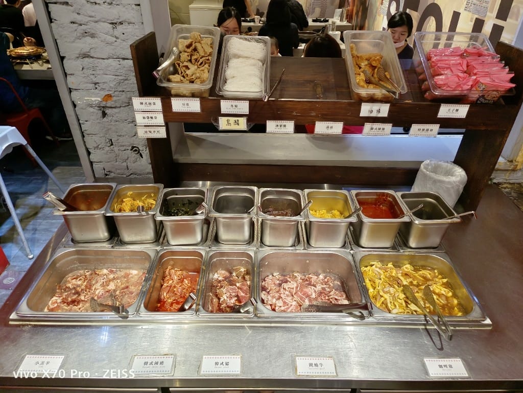 【新莊美食】 韓哥哥銅盤烤肉3訪，久久沒吃會想念的銅盤烤肉和牛奶鍋