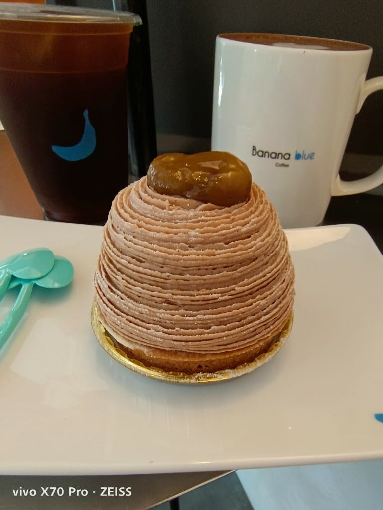 【台北美食】 Banana Blue Coffee 005，士林街頭的不限時文青咖啡館，咖啡優雅甜點也不錯哦！