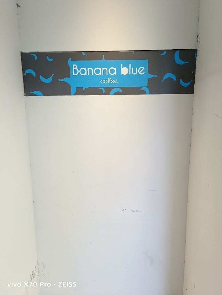 【台北美食】 Banana Blue Coffee 005，士林街頭的不限時文青咖啡館，咖啡優雅甜點也不錯哦！