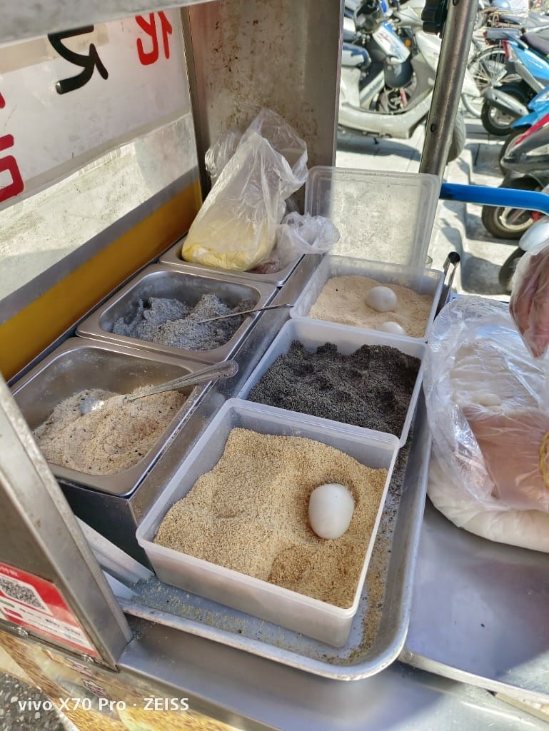 【台北美食】 旦旦Q手工麻糬，士林街邊的美味手工麻糬，買十送一哦