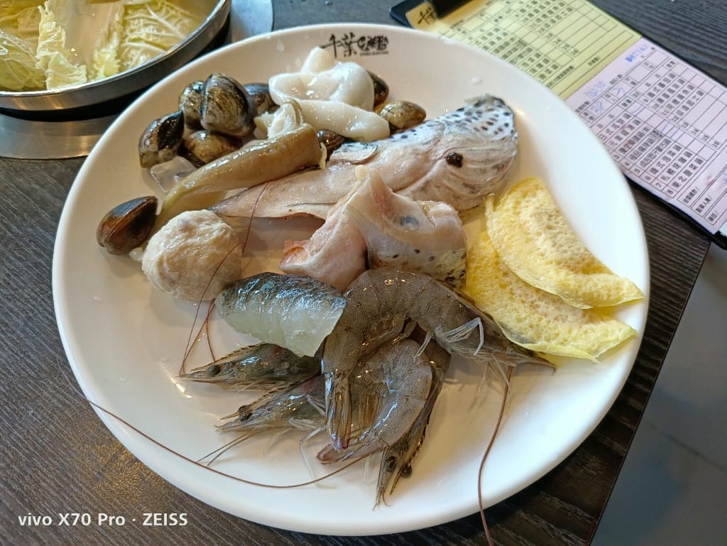 【新莊美食】 千葉火鍋,下午茶只要339含一成,當然要來吃爆啊啊啊啊啊! - 第26張圖 【新莊美食】 千葉火鍋,下午茶只要339含一成,當然要來吃爆啊啊啊啊啊!
