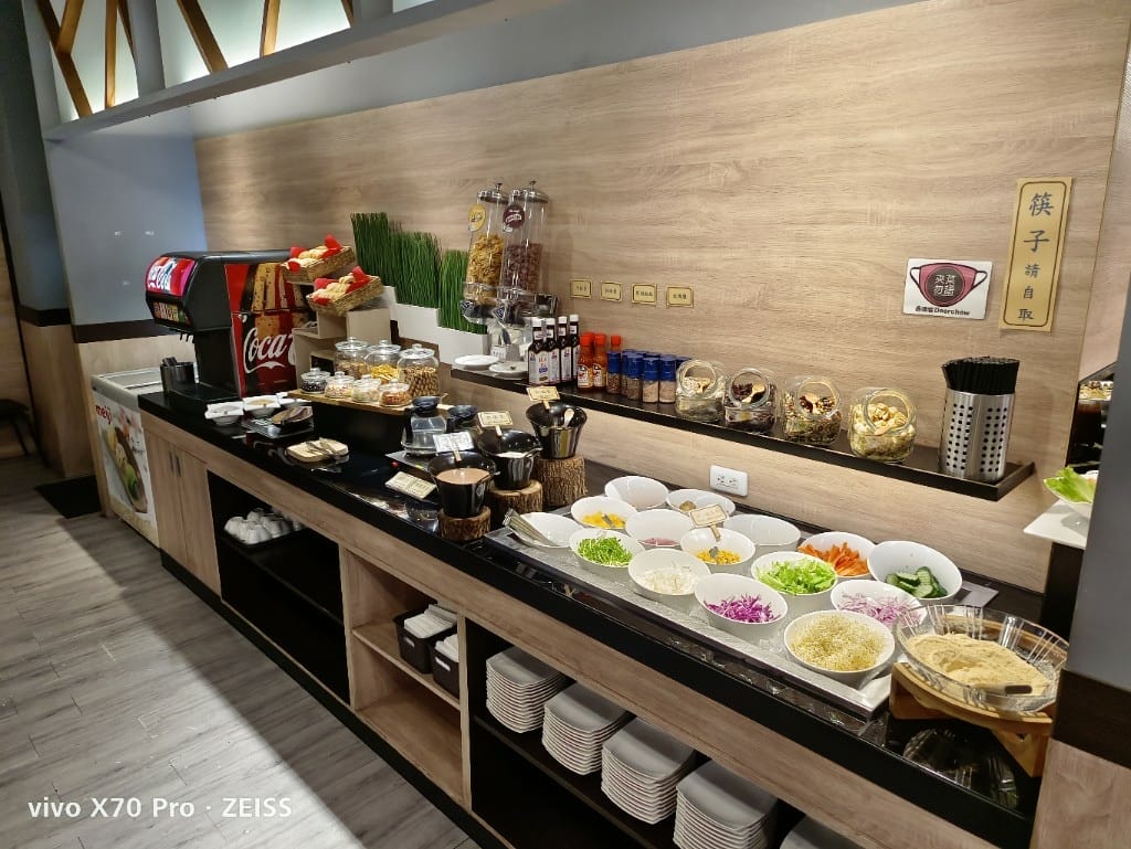 【鹿港美食】 鹿嚼饗原塊牛排精緻自助吧，讓人充滿驚喜的牛排百匯！