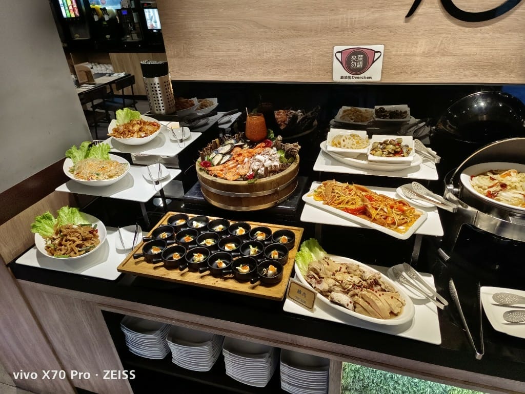 【鹿港美食】 鹿嚼饗原塊牛排精緻自助吧，讓人充滿驚喜的牛排百匯！