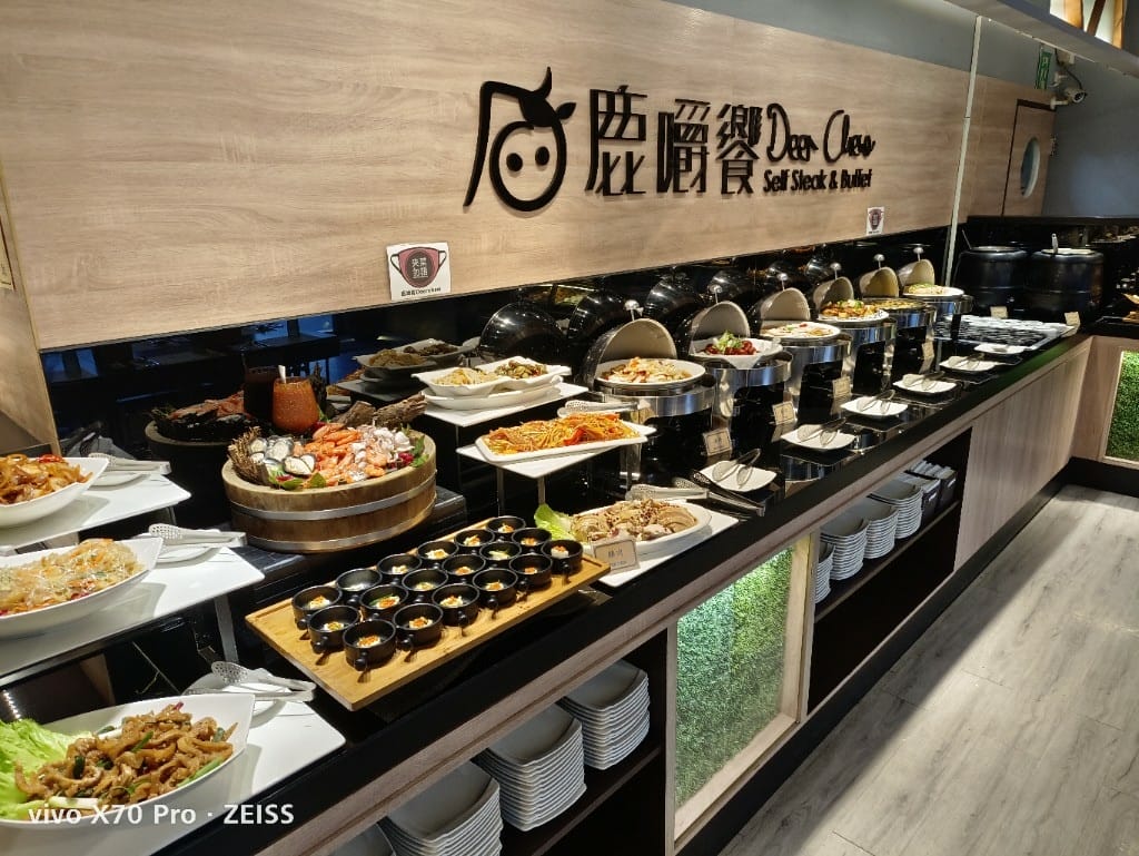 【鹿港美食】 鹿嚼饗原塊牛排精緻自助吧，讓人充滿驚喜的牛排百匯！