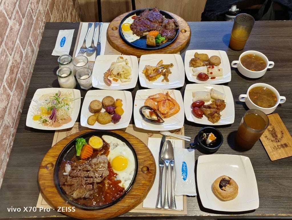 【鹿港美食】 鹿嚼饗原塊牛排精緻自助吧，讓人充滿驚喜的牛排百匯！