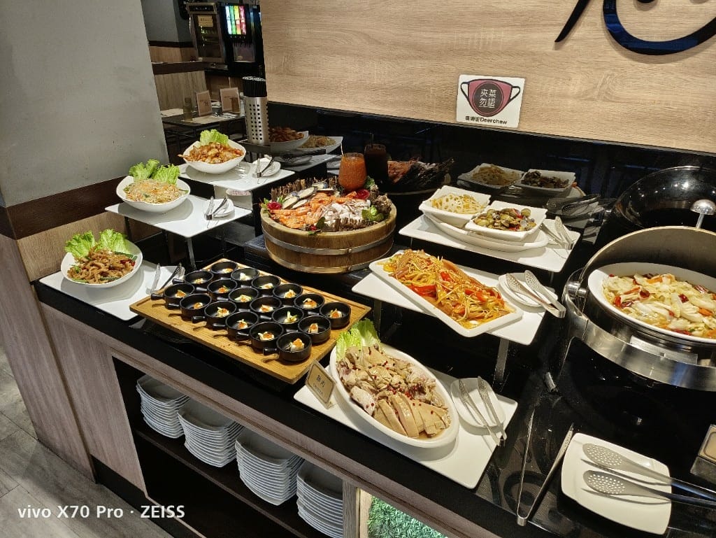 【鹿港美食】 鹿嚼饗原塊牛排精緻自助吧，讓人充滿驚喜的牛排百匯！