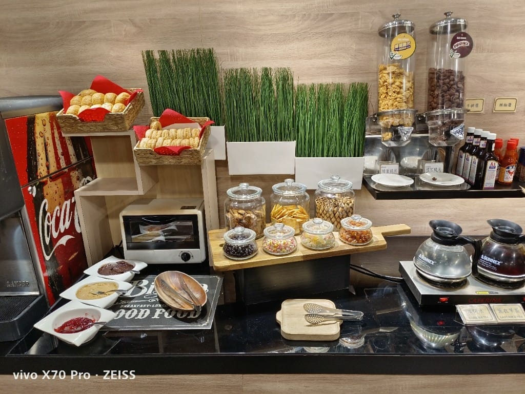 【鹿港美食】 鹿嚼饗原塊牛排精緻自助吧，讓人充滿驚喜的牛排百匯！