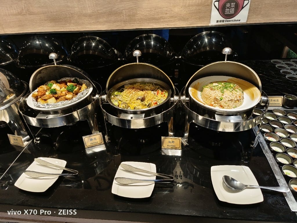 【鹿港美食】 鹿嚼饗原塊牛排精緻自助吧，讓人充滿驚喜的牛排百匯！