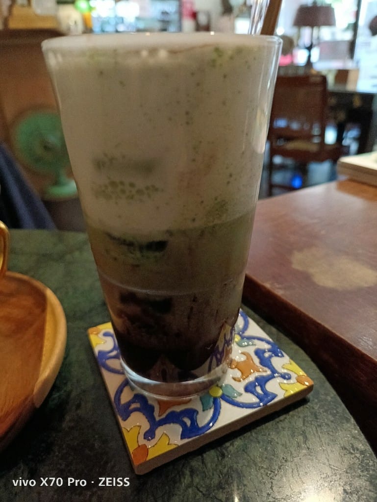 【鹿港美食】穩定飛行專業手沖咖啡，充滿驚奇的巷弄咖啡館，還有神奇的香菜咖啡哦！