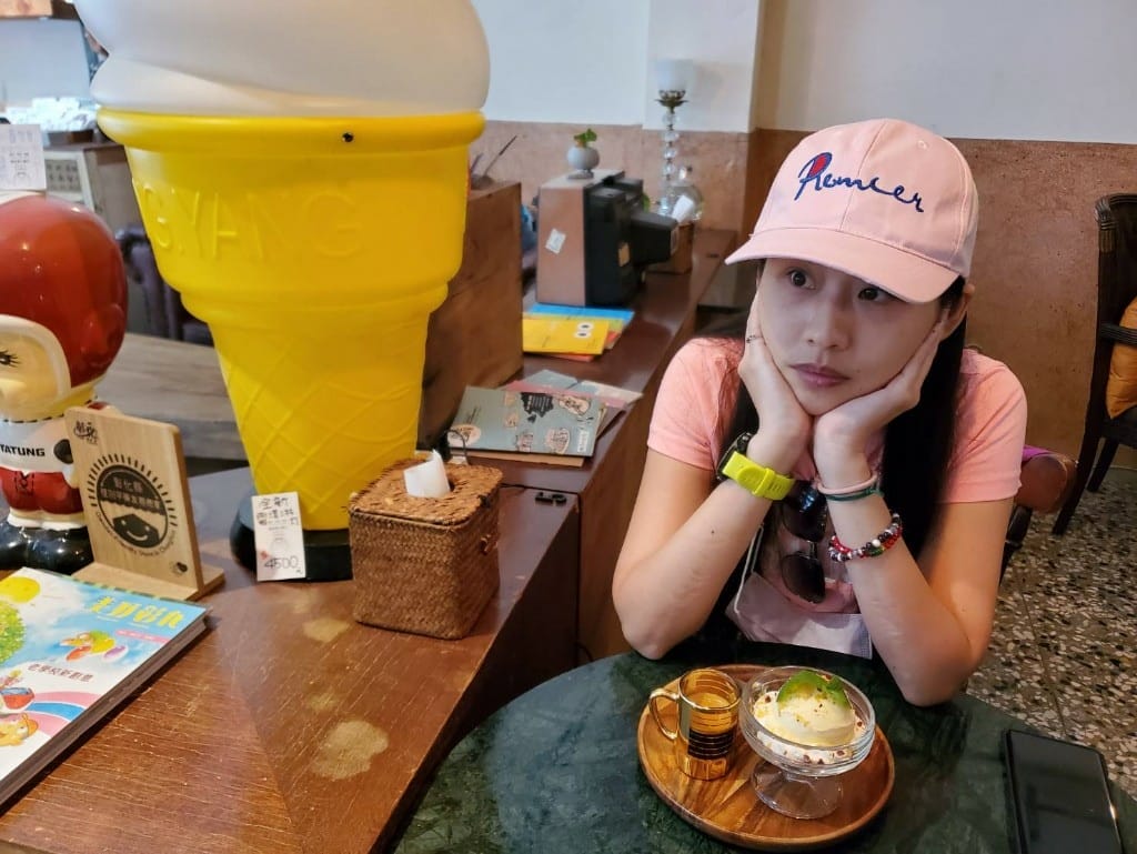 【鹿港美食】穩定飛行專業手沖咖啡，充滿驚奇的巷弄咖啡館，還有神奇的香菜咖啡哦！