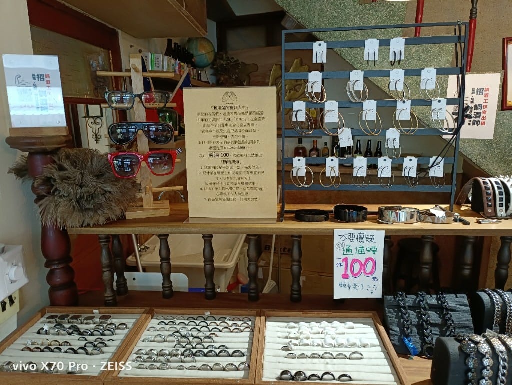 【鹿港美食】穩定飛行專業手沖咖啡，充滿驚奇的巷弄咖啡館，還有神奇的香菜咖啡哦！