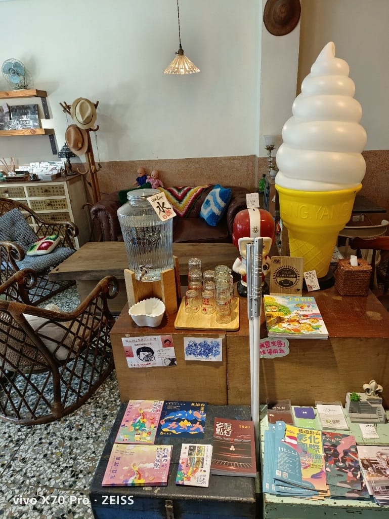 【鹿港美食】穩定飛行專業手沖咖啡，充滿驚奇的巷弄咖啡館，還有神奇的香菜咖啡哦！
