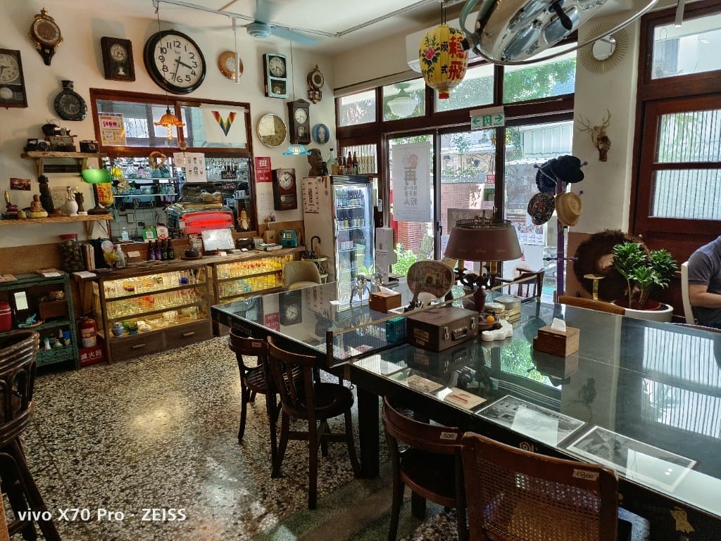 【鹿港美食】穩定飛行專業手沖咖啡，充滿驚奇的巷弄咖啡館，還有神奇的香菜咖啡哦！