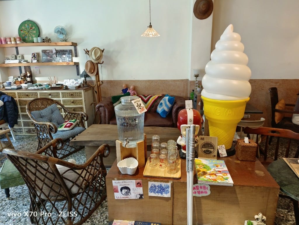 【鹿港美食】穩定飛行專業手沖咖啡，充滿驚奇的巷弄咖啡館，還有神奇的香菜咖啡哦！