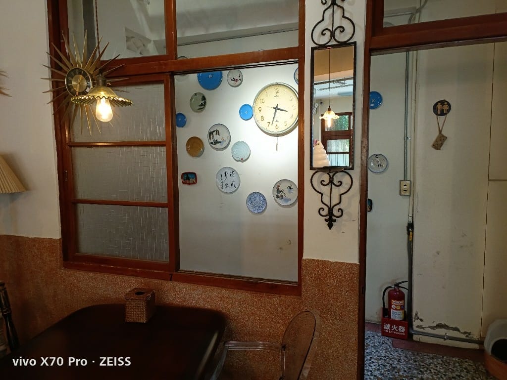 【鹿港美食】穩定飛行專業手沖咖啡，充滿驚奇的巷弄咖啡館，還有神奇的香菜咖啡哦！