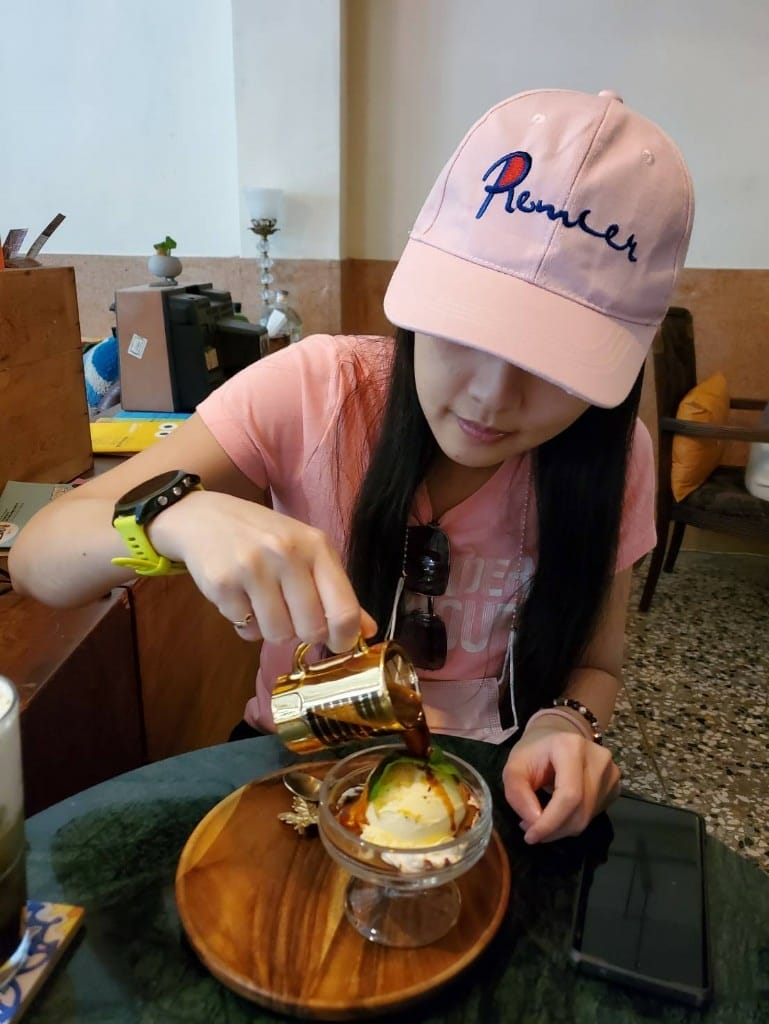【鹿港美食】穩定飛行專業手沖咖啡，充滿驚奇的巷弄咖啡館，還有神奇的香菜咖啡哦！