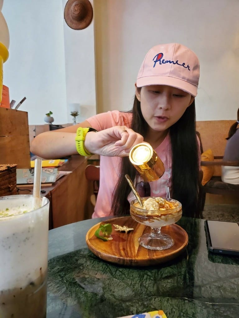【鹿港美食】穩定飛行專業手沖咖啡，充滿驚奇的巷弄咖啡館，還有神奇的香菜咖啡哦！