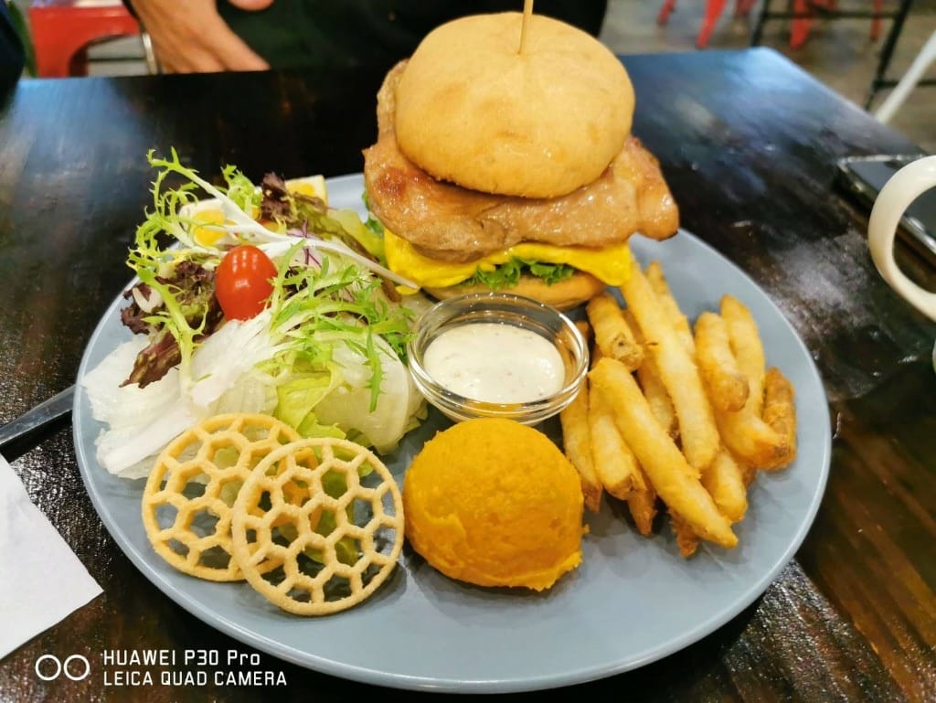 【新莊美食】Action早倉，巷弄內的文青早午餐，環境真的很舒服哦！