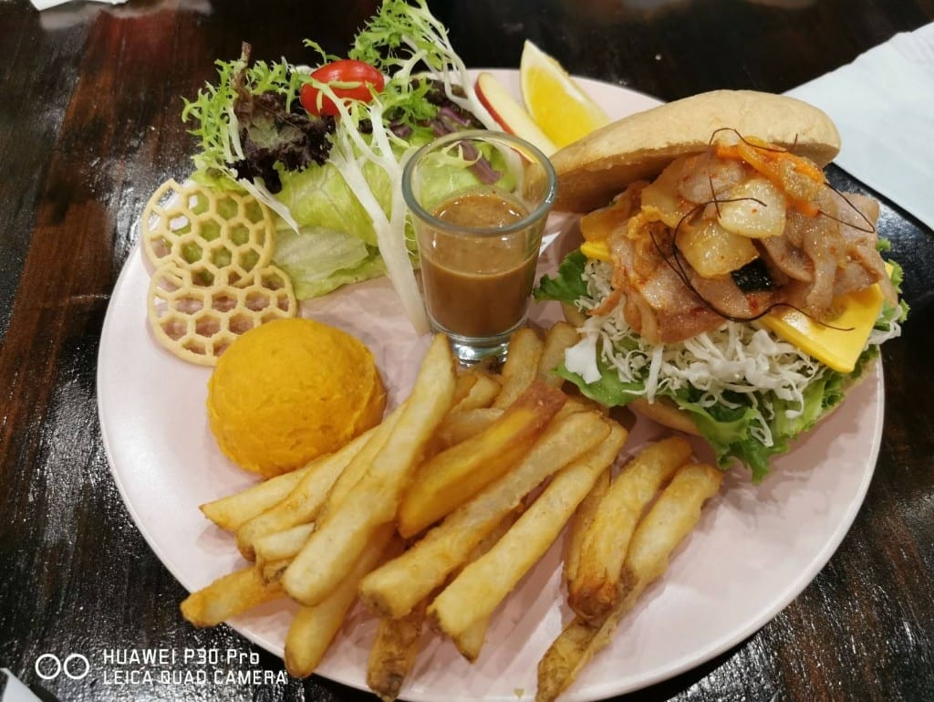【新莊美食】Action早倉，巷弄內的文青早午餐，環境真的很舒服哦！
