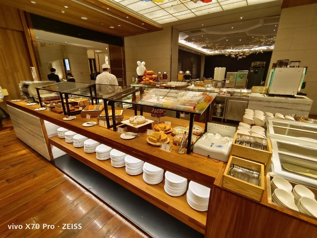 【台北美食】美福彩匯自助餐廳，網路評比第一名的飯店百匯，吃過多次仍舊保持高水準！