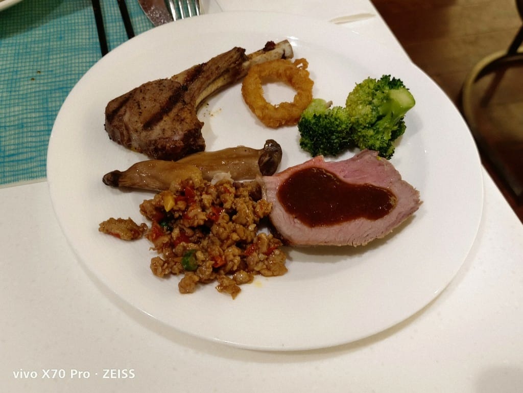 【台北美食】美福彩匯自助餐廳，網路評比第一名的飯店百匯，吃過多次仍舊保持高水準！