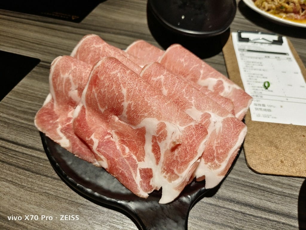 【新莊美食】 狂一鍋，擁有10種獨特湯頭的美味火鍋