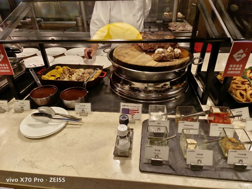 【台北美食】美福彩匯自助餐廳，網路評比第一名的飯店百匯，吃過多次仍舊保持高水準！