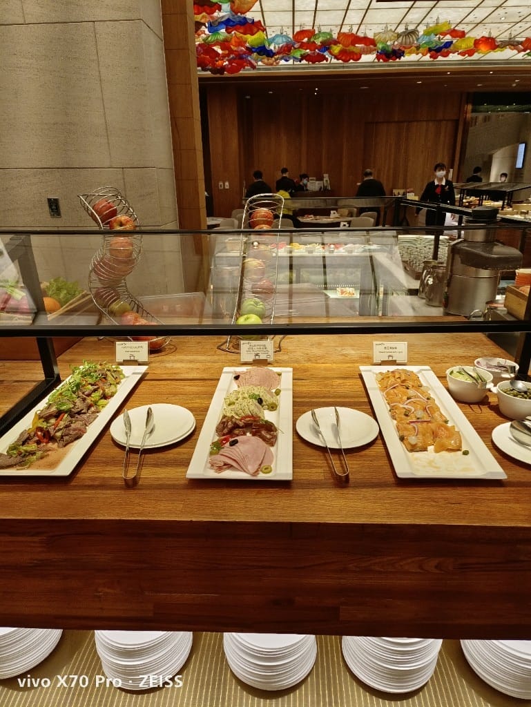 【台北美食】美福彩匯自助餐廳，網路評比第一名的飯店百匯，吃過多次仍舊保持高水準！
