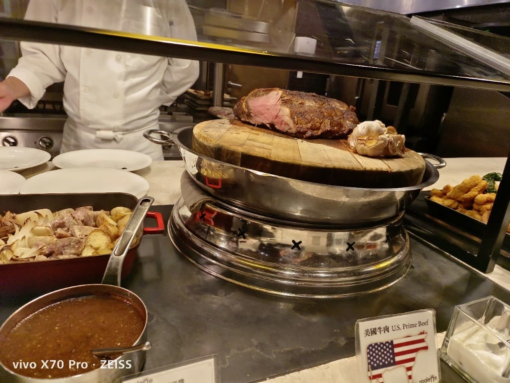 【台北美食】美福彩匯自助餐廳，網路評比第一名的飯店百匯，吃過多次仍舊保持高水準！