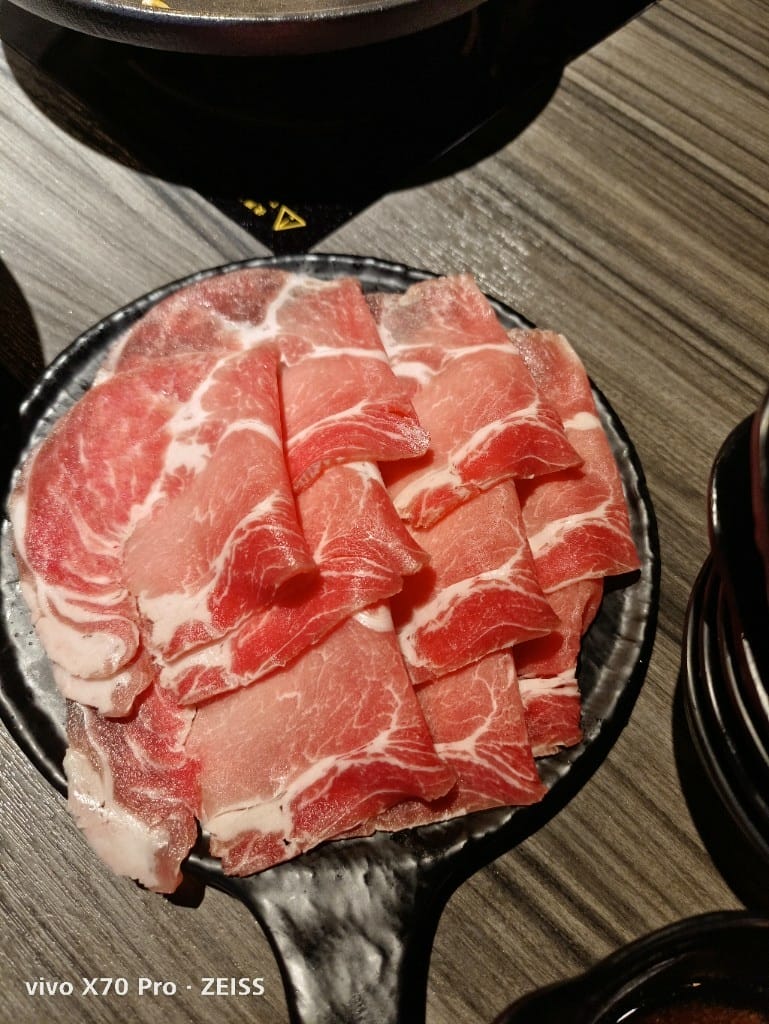 【新莊美食】 狂一鍋，擁有10種獨特湯頭的美味火鍋
