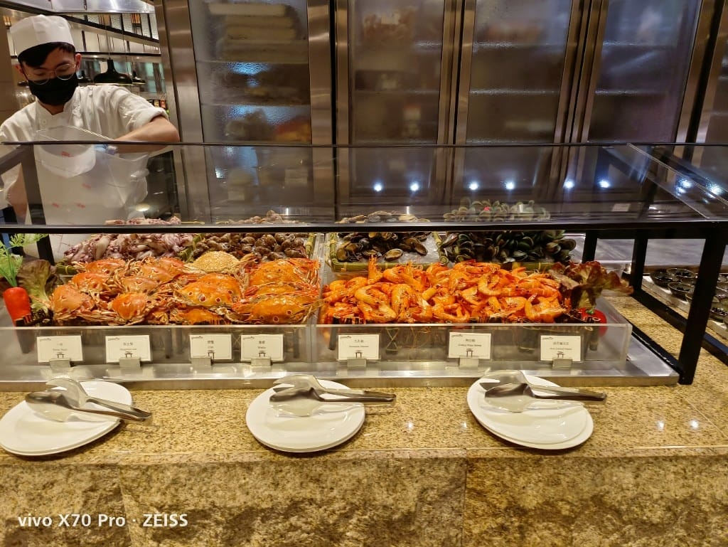 【台北美食】美福彩匯自助餐廳，網路評比第一名的飯店百匯，吃過多次仍舊保持高水準！