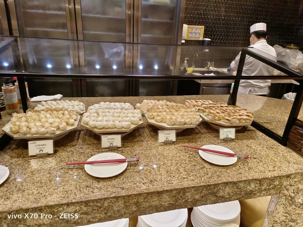 【台北美食】美福彩匯自助餐廳，網路評比第一名的飯店百匯，吃過多次仍舊保持高水準！