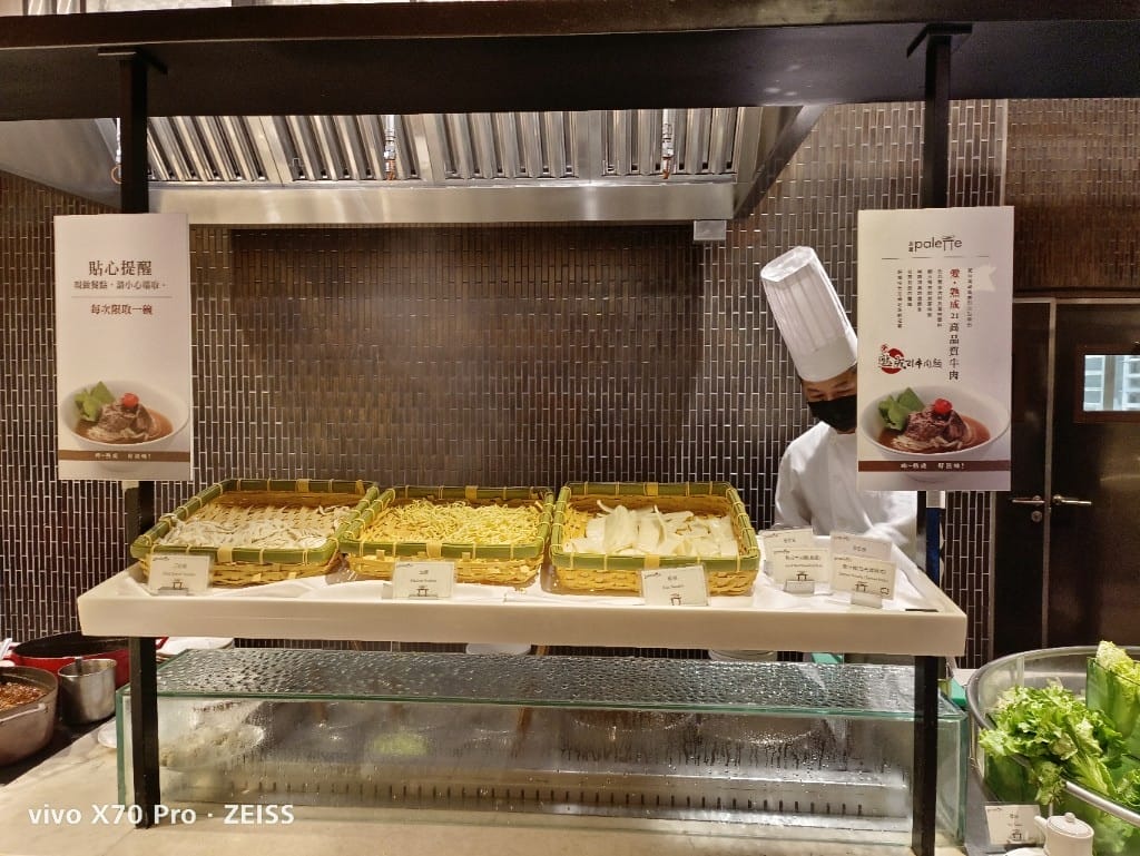 【台北美食】美福彩匯自助餐廳，網路評比第一名的飯店百匯，吃過多次仍舊保持高水準！