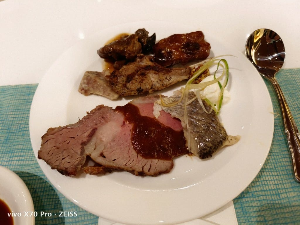 【台北美食】美福彩匯自助餐廳，網路評比第一名的飯店百匯，吃過多次仍舊保持高水準！