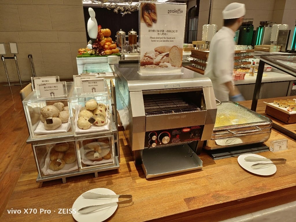 【台北美食】美福彩匯自助餐廳，網路評比第一名的飯店百匯，吃過多次仍舊保持高水準！
