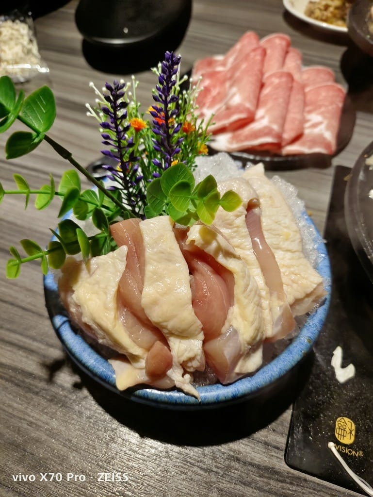 【新莊美食】 狂一鍋，擁有10種獨特湯頭的美味火鍋