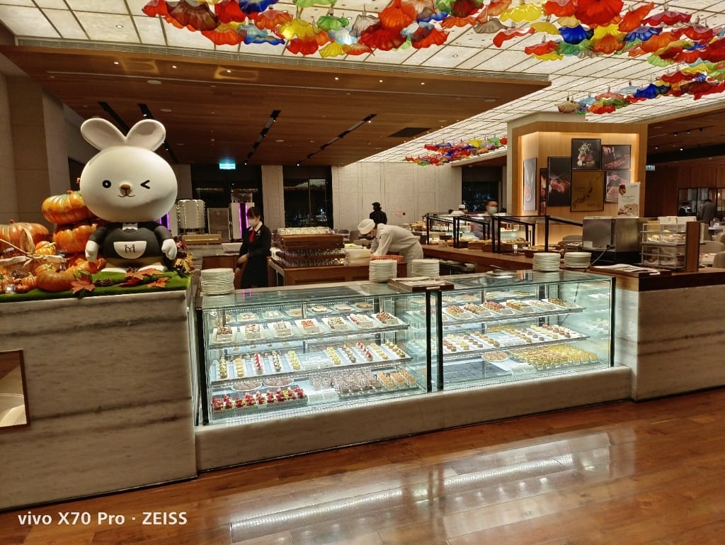 【台北美食】美福彩匯自助餐廳，網路評比第一名的飯店百匯，吃過多次仍舊保持高水準！