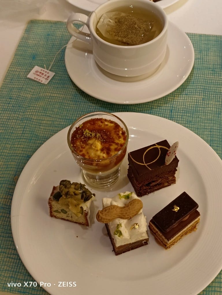 【台北美食】美福彩匯自助餐廳-下午茶，網路評比第一名的飯店百匯，吃過多次仍舊保持高水準！
