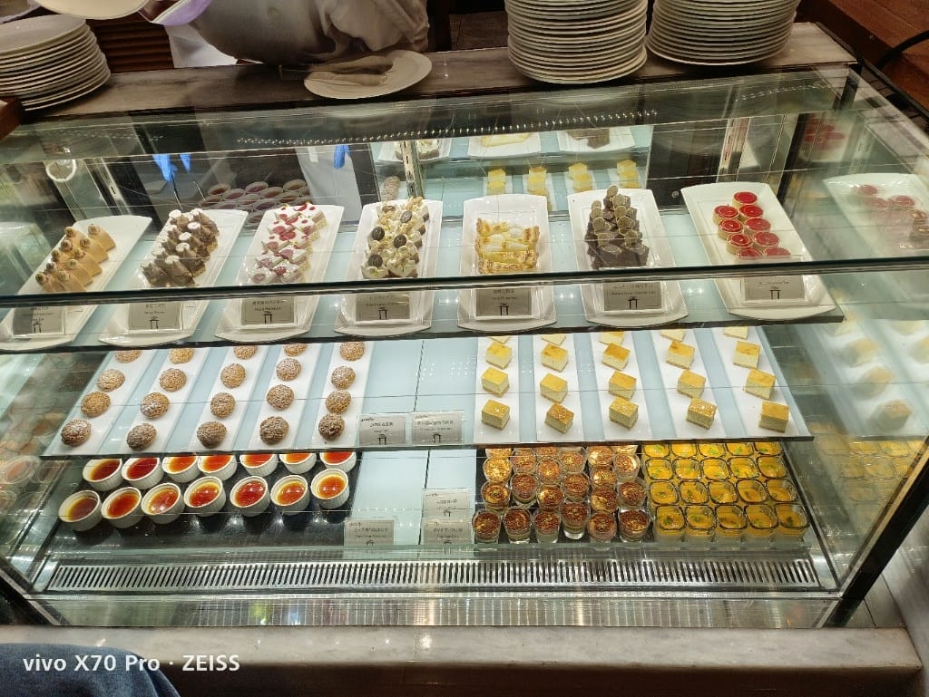 【台北美食】美福彩匯自助餐廳-下午茶，網路評比第一名的飯店百匯，吃過多次仍舊保持高水準！