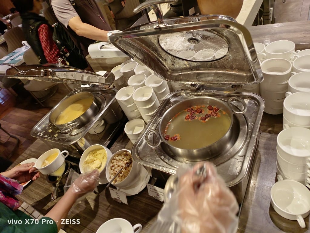 【台北美食】美福彩匯自助餐廳-下午茶，網路評比第一名的飯店百匯，吃過多次仍舊保持高水準！