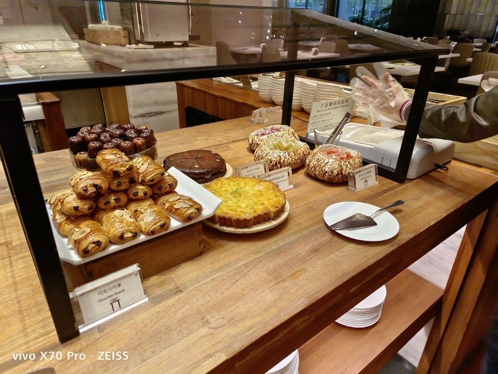【台北美食】美福彩匯自助餐廳-下午茶，網路評比第一名的飯店百匯，吃過多次仍舊保持高水準！