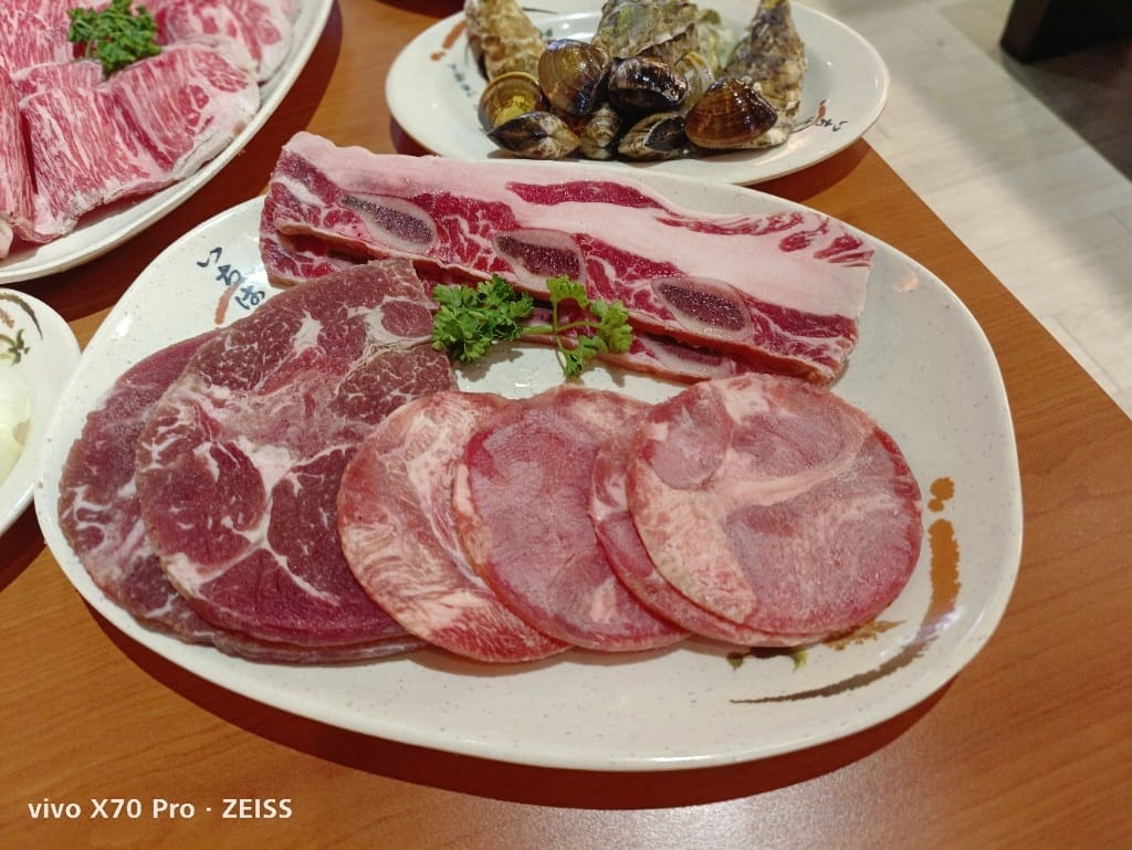 【板橋美食】久天日式碳火燒肉,板橋後站老字號日式燒肉,黑牛油花實在太美了! - 第12張圖 【板橋美食】久天日式碳火燒肉,板橋後站老字號日式燒肉,黑牛油花實在太美了!