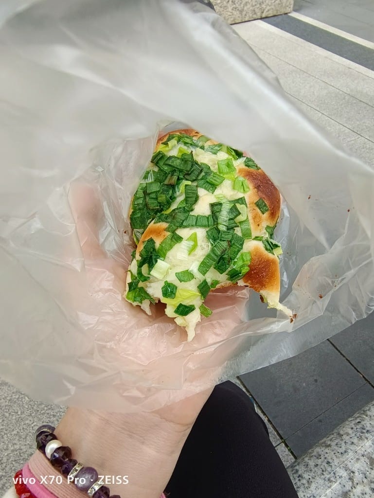 【板橋美食】米包，巷子裡的排隊限量蔥仔胖，3點半出爐，一小時就售完了！